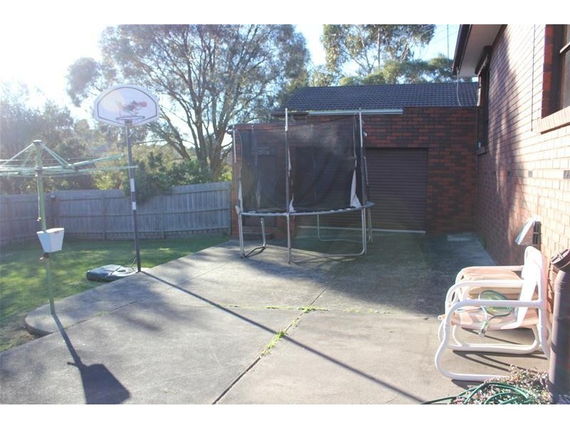 37 Sydney Parkinson Avenue, Endeavour Hills VIC 3802