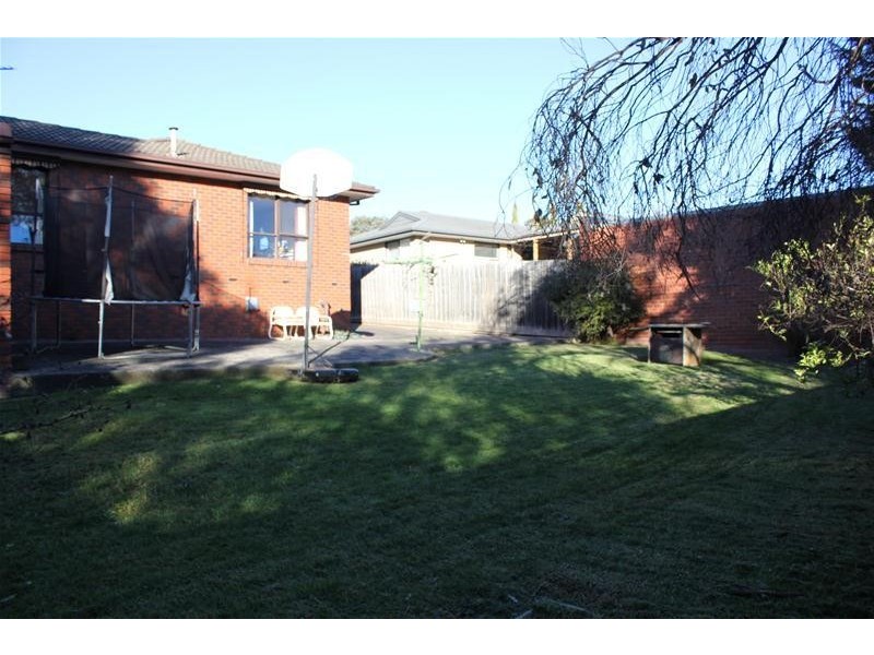 37 Sydney Parkinson Avenue, Endeavour Hills VIC 3802