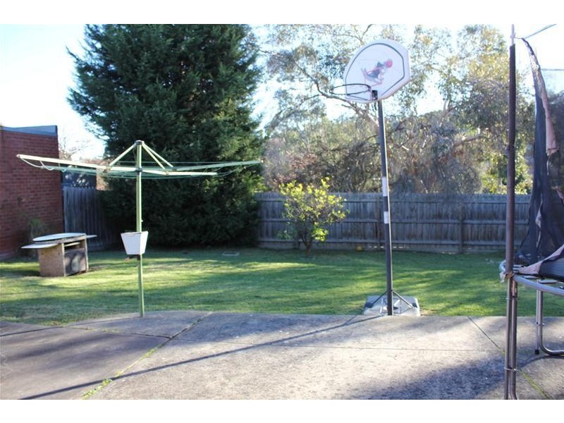 37 Sydney Parkinson Avenue, Endeavour Hills VIC 3802