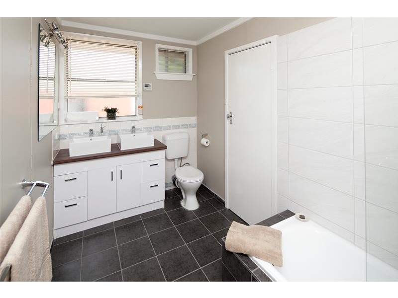 8 Sylvia Street, Dandenong North VIC 3175