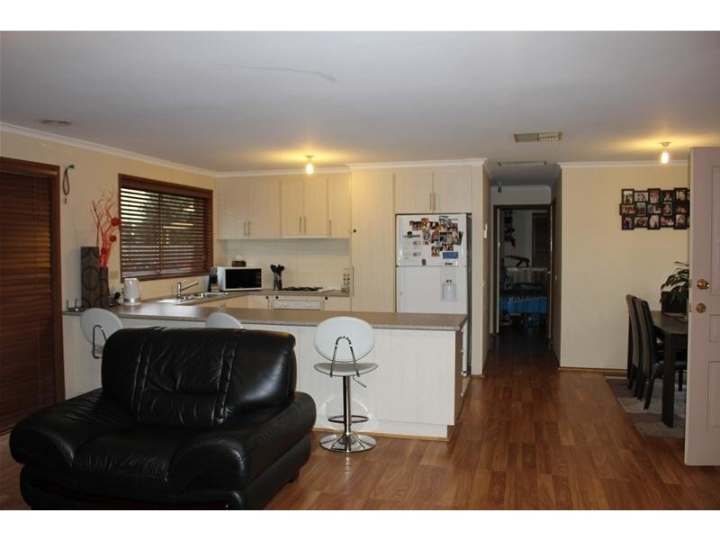 2/3 Parkview Close, Dandenong VIC 3175