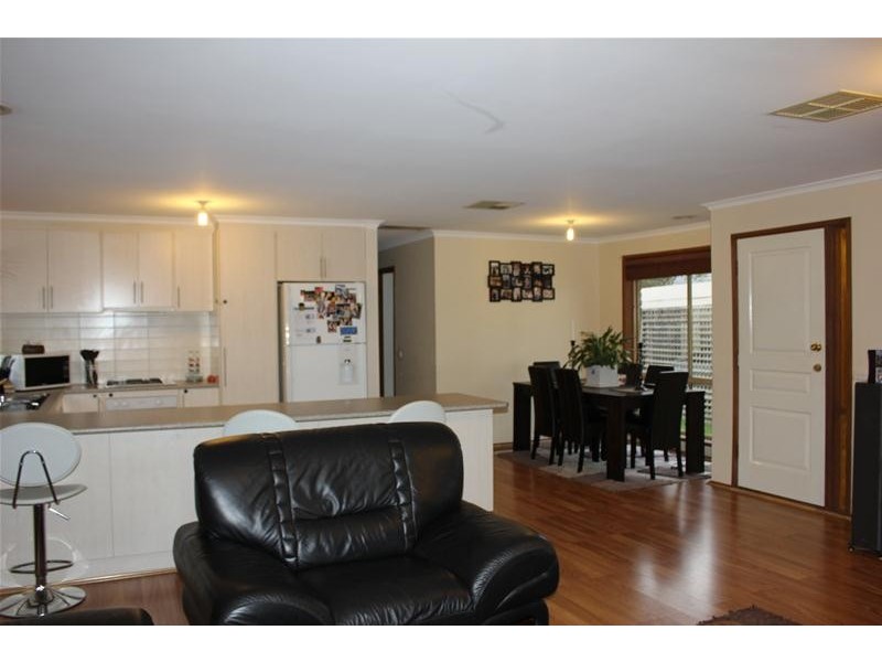 2/3 Parkview Close, Dandenong VIC 3175