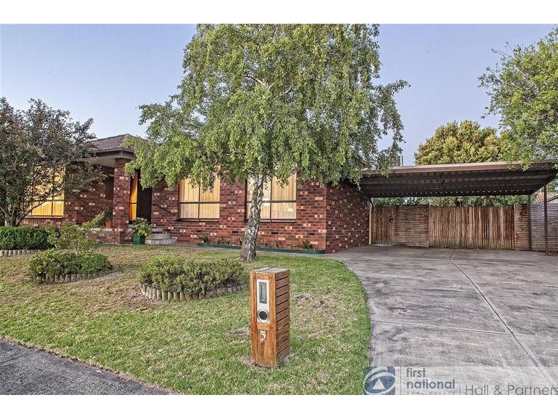 5 Fenton Court, Keysborough VIC 3173