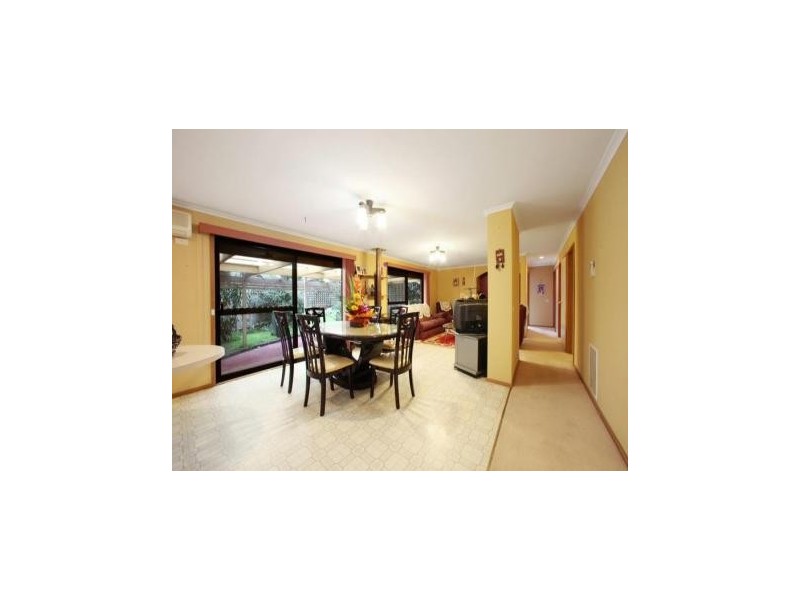 6 Rhonda Close, Endeavour Hills VIC 3802