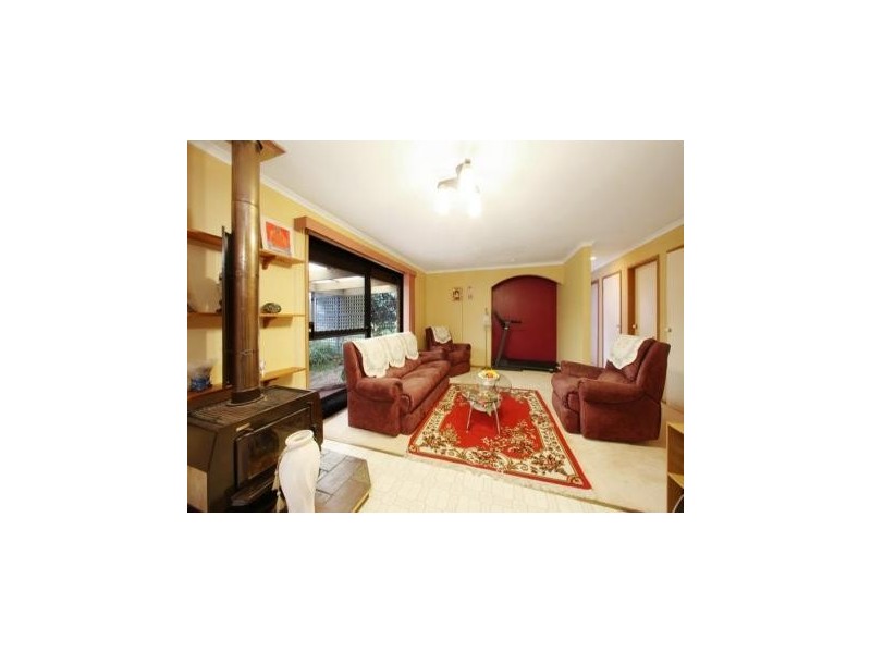 6 Rhonda Close, Endeavour Hills VIC 3802