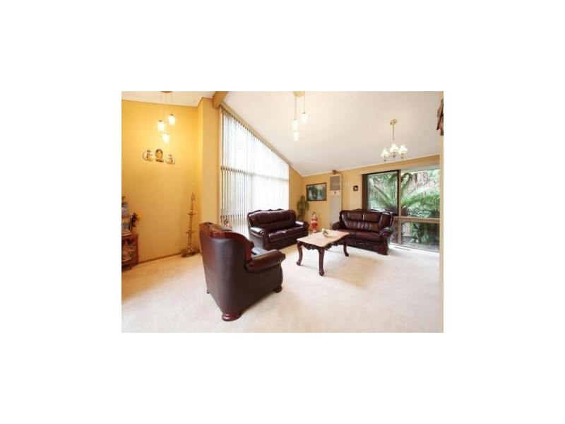 6 Rhonda Close, Endeavour Hills VIC 3802