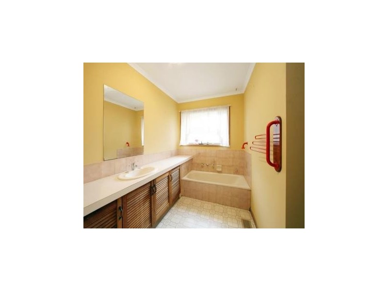 6 Rhonda Close, Endeavour Hills VIC 3802