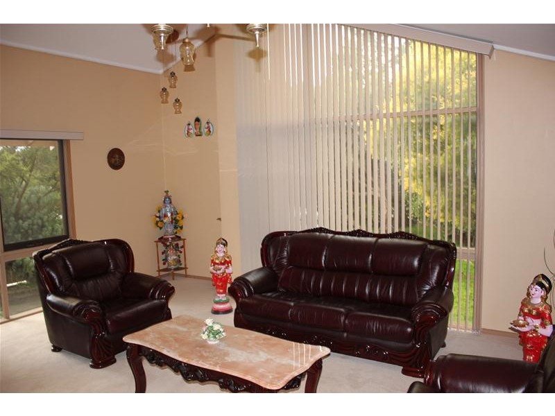 6 Rhonda Close, Endeavour Hills VIC 3802