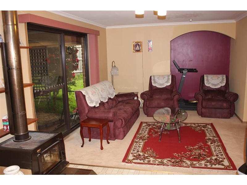 6 Rhonda Close, Endeavour Hills VIC 3802