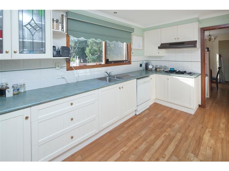 11 Clifton Way, Endeavour Hills VIC 3802