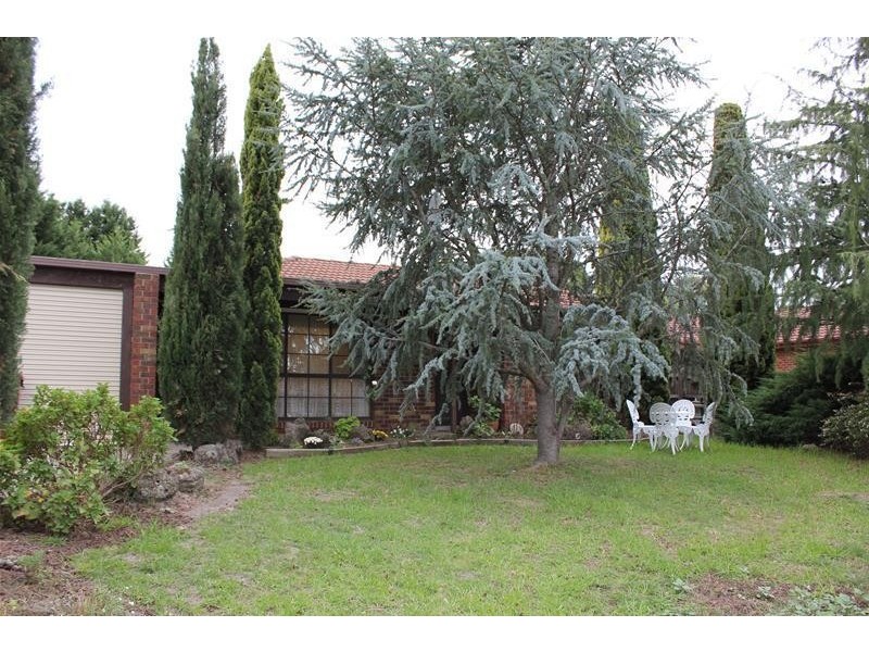 3 Laggan Court, Endeavour Hills VIC 3802