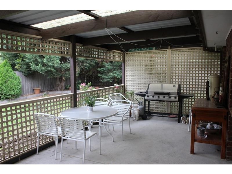 3 Laggan Court, Endeavour Hills VIC 3802