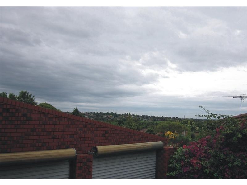 12 Robert Molyneux Drive, Endeavour Hills VIC 3802