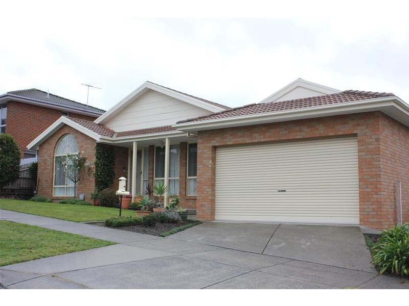 2 Maryrose Crescent, Endeavour Hills VIC 3802