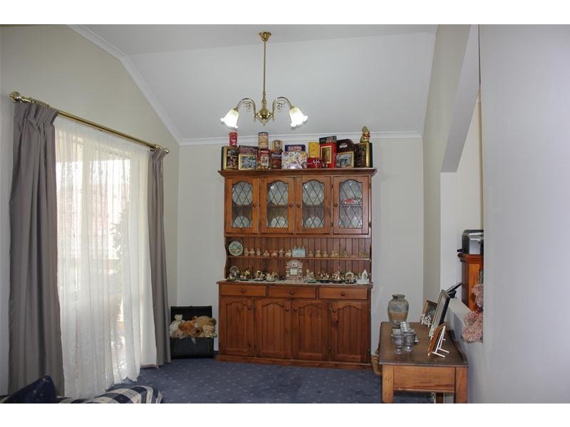 2 Maryrose Crescent, Endeavour Hills VIC 3802