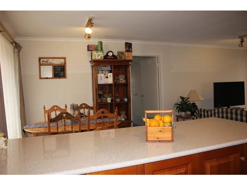 2 Maryrose Crescent, Endeavour Hills VIC 3802