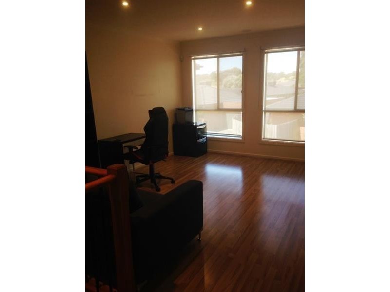 8/7 Baileyana Drive, Endeavour Hills VIC 3802