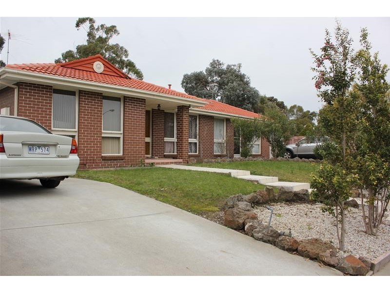 39 Chalcot Drive, Endeavour Hills VIC 3802