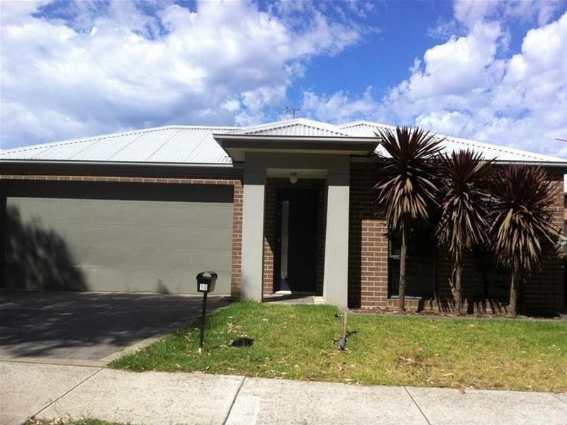 10 Walnut Way, Pakenham VIC 3810