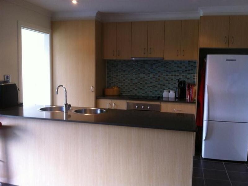 10 Walnut Way, Pakenham VIC 3810