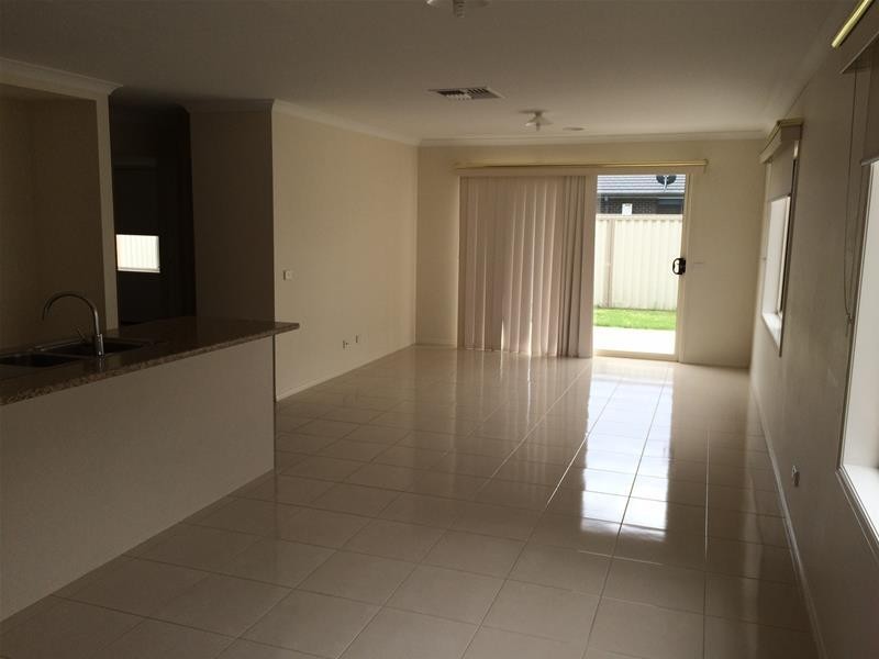 11 Warbler Street, Pakenham VIC 3810