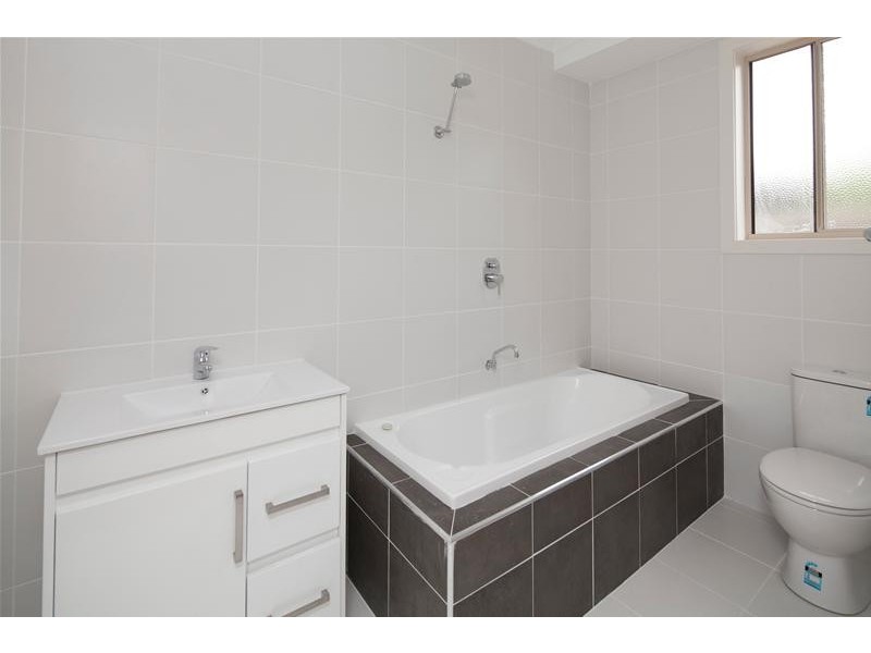 2/53 Anora Crescent, Mulgrave VIC 3170