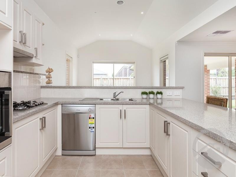 192 Linsell Boulevard, Cranbourne East VIC 3977