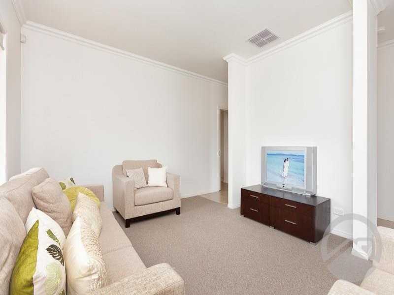192 Linsell Boulevard, Cranbourne East VIC 3977
