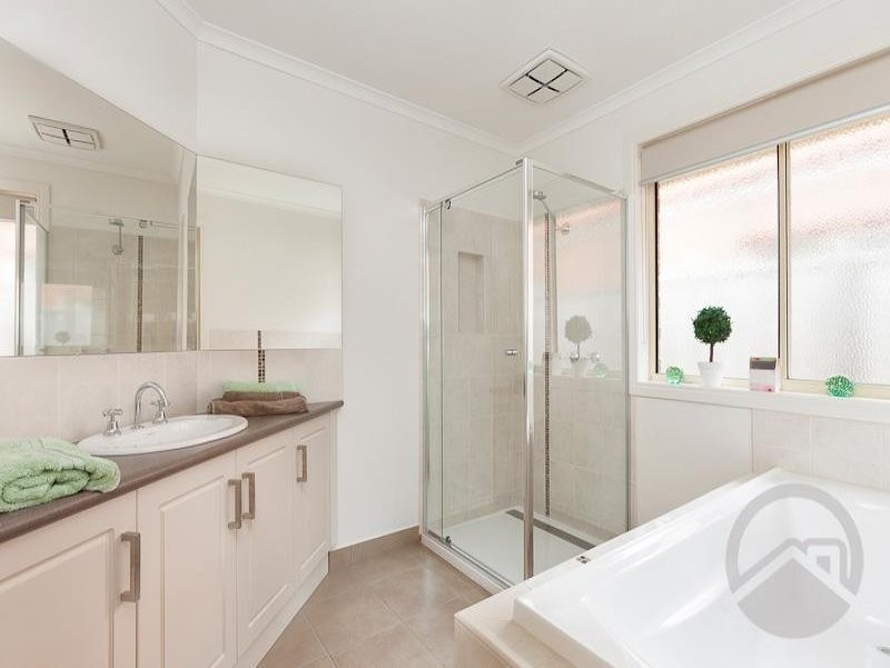 192 Linsell Boulevard, Cranbourne East VIC 3977