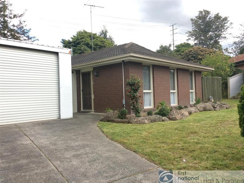 8 Bedford Court, Endeavour Hills VIC 3802