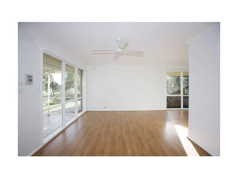 23 Chalcot Drive, Endeavour Hills VIC 3802