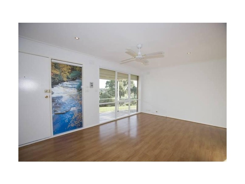 23 Chalcot Drive, Endeavour Hills VIC 3802