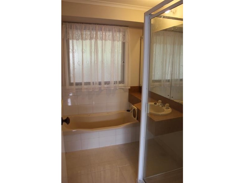 24 Grove End Road, Endeavour Hills VIC 3802