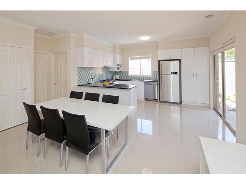 2/13 Cook Court, Dandenong North VIC 3175