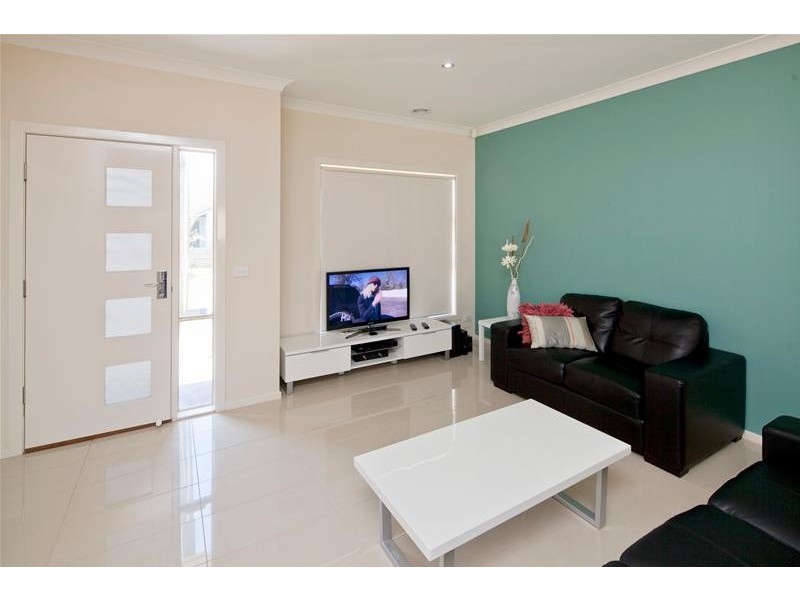 2/13 Cook Court, Dandenong North VIC 3175