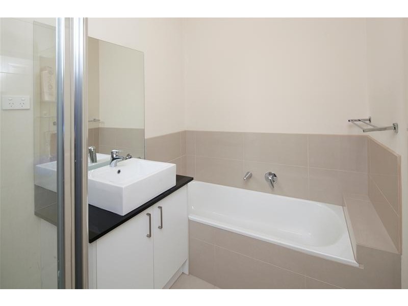 2/13 Cook Court, Dandenong North VIC 3175