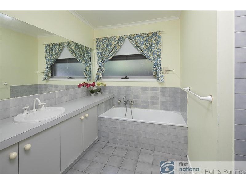 6 Eildon Road, Endeavour Hills VIC 3802