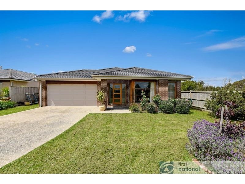 8 Osborn Court, Berwick VIC 3806