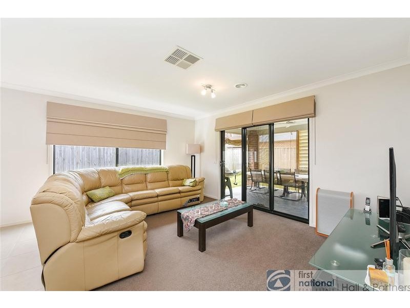 8 Osborn Court, Berwick VIC 3806