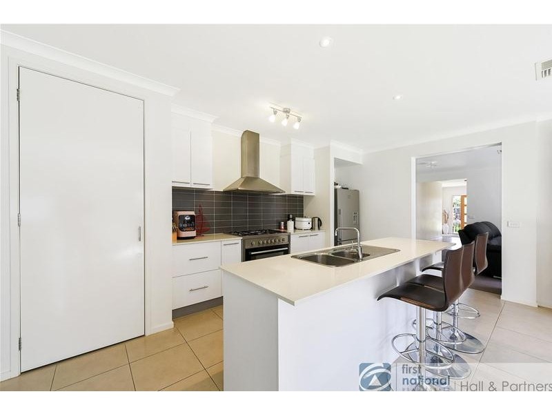 8 Osborn Court, Berwick VIC 3806