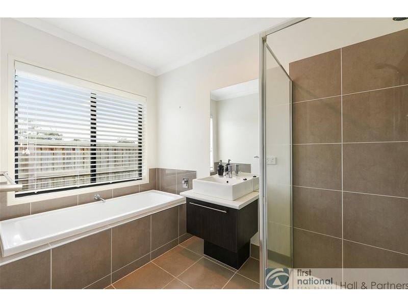 8 Osborn Court, Berwick VIC 3806