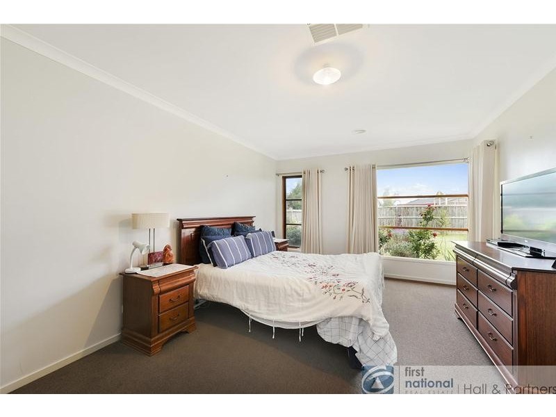 8 Osborn Court, Berwick VIC 3806