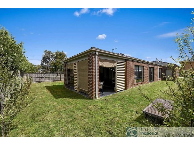 8 Osborn Court, Berwick VIC 3806