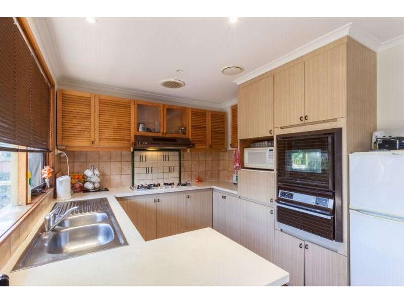 12 Eildon Road, Endeavour Hills VIC 3802