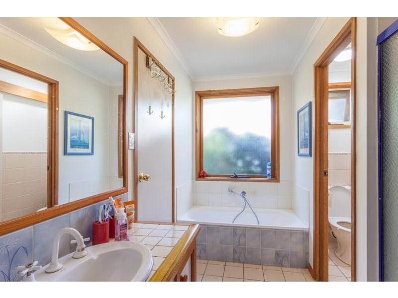 12 Eildon Road, Endeavour Hills VIC 3802