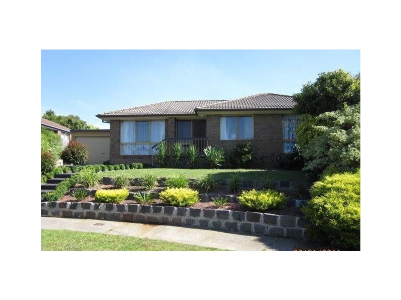 8 Newmill Close, Endeavour Hills VIC 3802