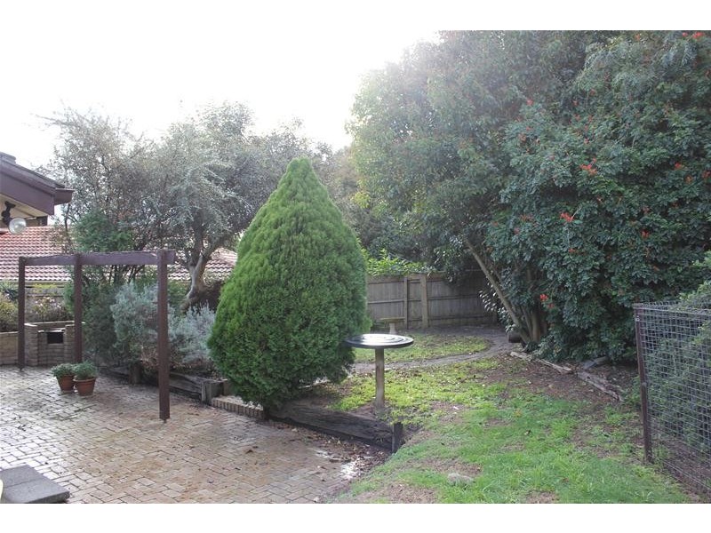 4 Melliodora Court, Endeavour Hills VIC 3802