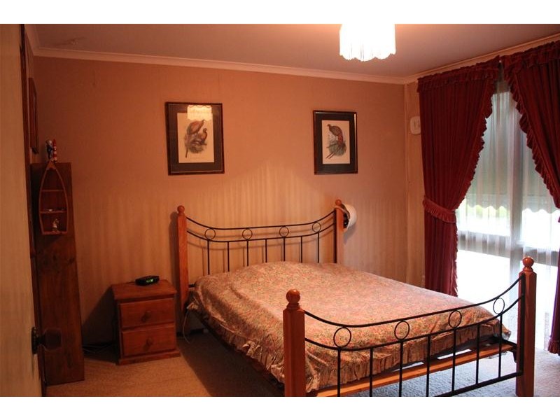 4 Melliodora Court, Endeavour Hills VIC 3802