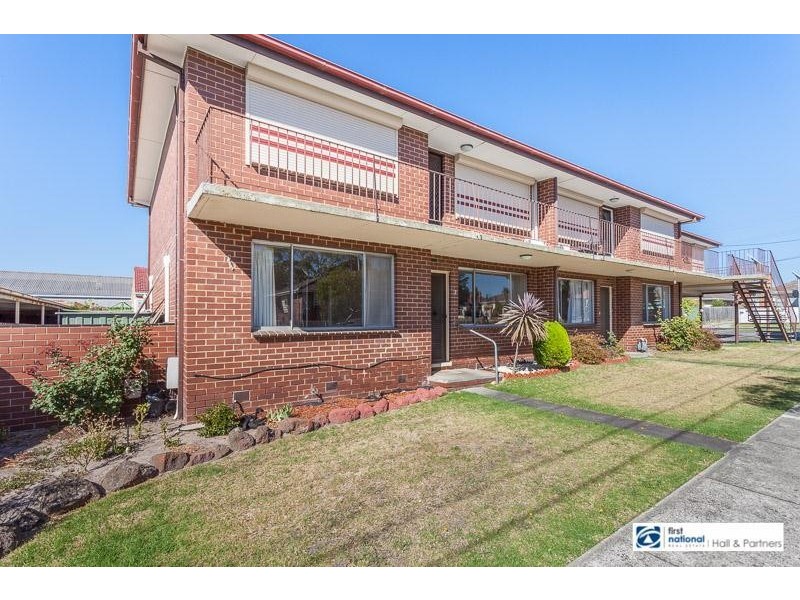 2/33 Gladstone  Road, Dandenong VIC 3175