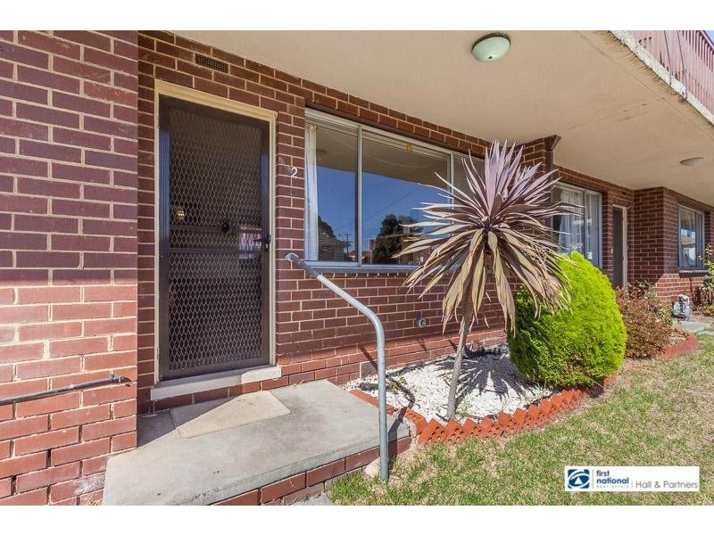 2/33 Gladstone  Road, Dandenong VIC 3175
